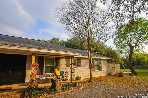 Beeville, 78102,4 Encino Loma