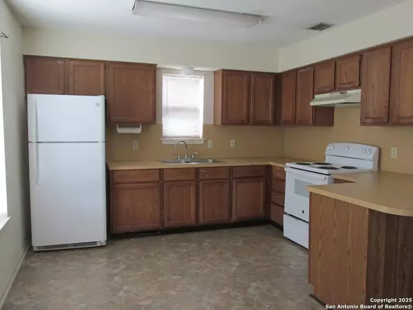 Beeville, 78102,204 W Walton ST #4A