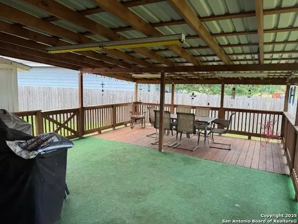 Beeville, TX 78102,1002 Blue Crest