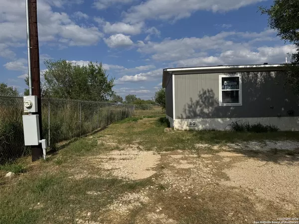 Elmendorf, TX 78112,19124 LAGLORIA ROAD