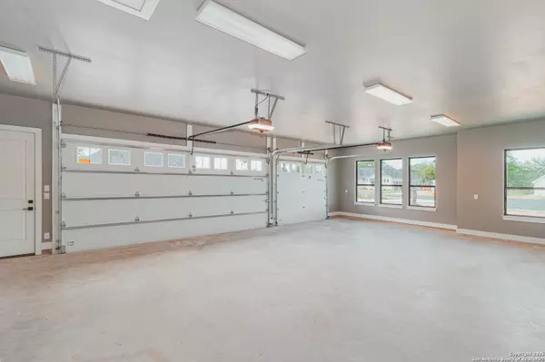 Adkins, TX 78101,200 Crescent Ridge