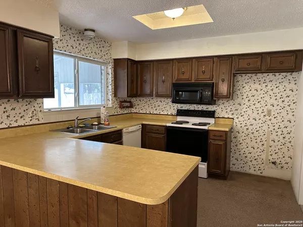 Universal City, TX 78148,170 High Oak