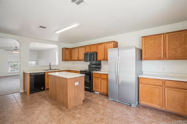 San Antonio, TX 78245,1807 Possum Wolf