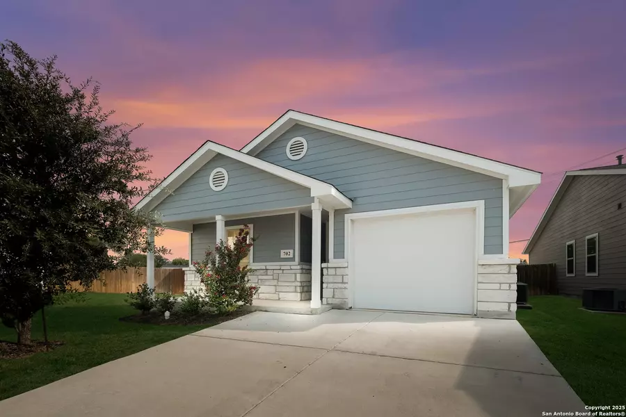 702 Shorleaf, San Antonio, TX 78245