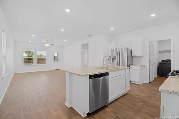 Von Ormy, TX 78073,15619 Garam