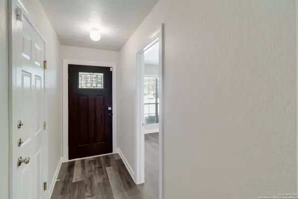 San Antonio, TX 78233,6726 loma corona