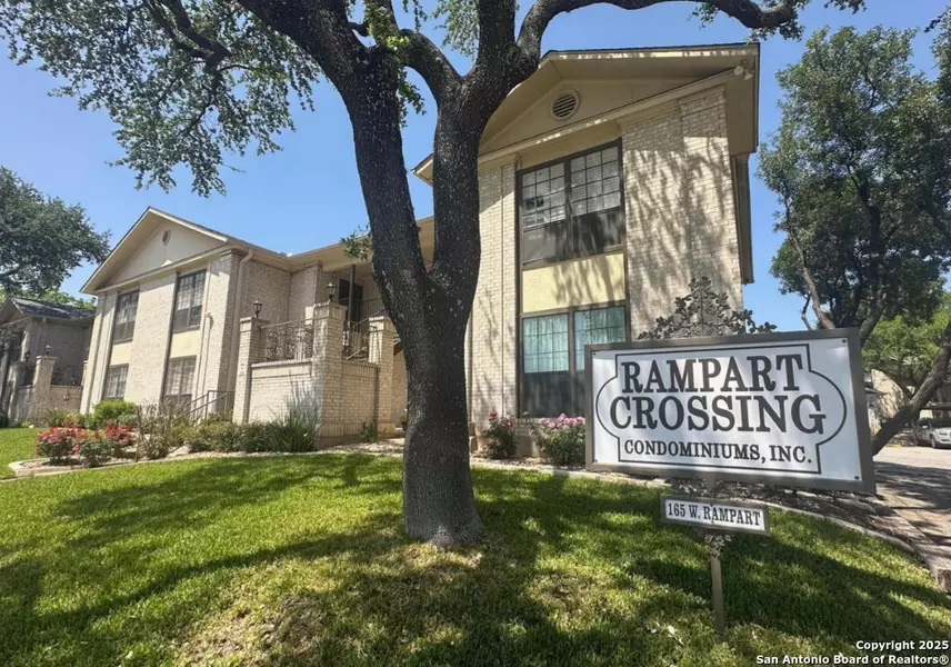 165 RAMPART DR UNIT 704, San Antonio, TX 78216