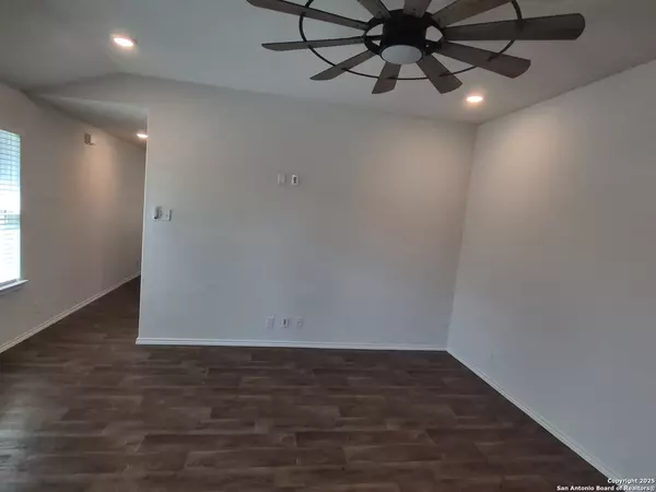 Floresville, TX 78114,345 Middle Green Loop