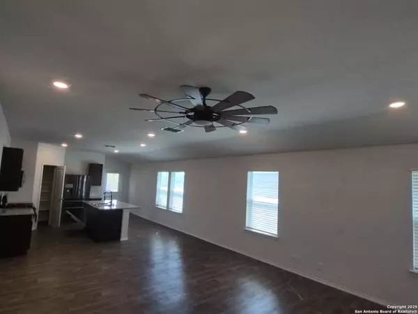 Floresville, TX 78114,345 Middle Green Loop