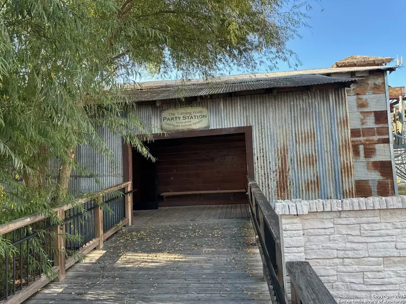 1202 N Camp st, Seguin, TX 78155