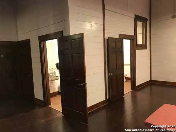 Seguin, TX 78155,1202 N Camp st