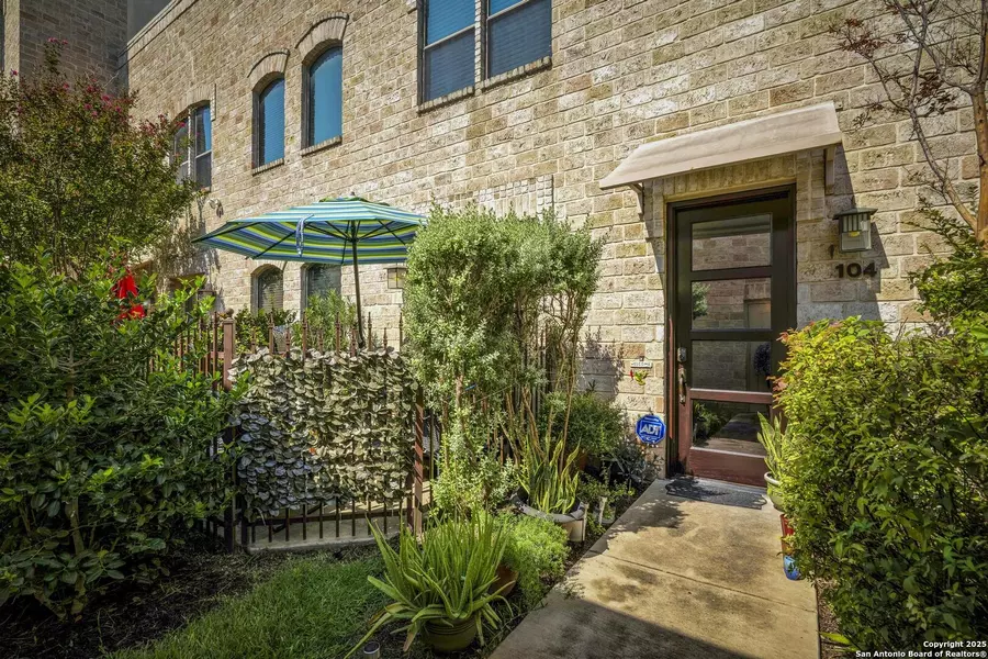 1202 Flores UNIT 104, San Antonio, TX 78204