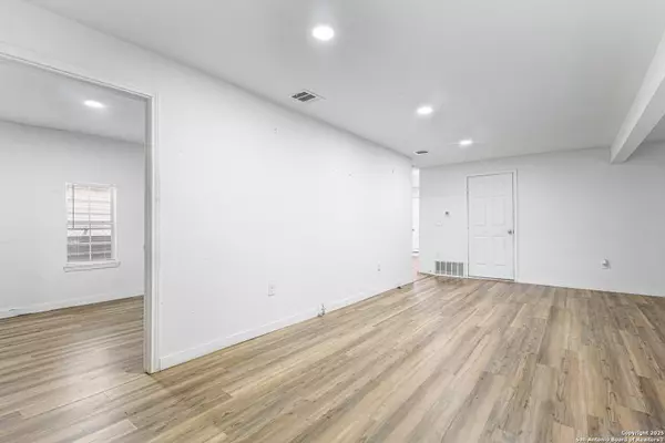 San Antonio, TX 78207,3537 Laredo St