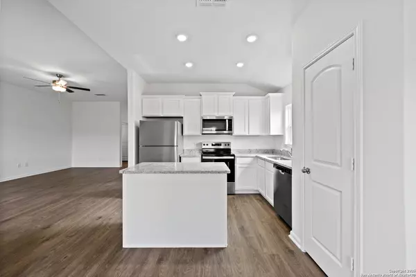 Lytle, TX 78052,16024 Stratford Cove