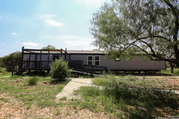 Devine, TX 78016,200 County Road 2662