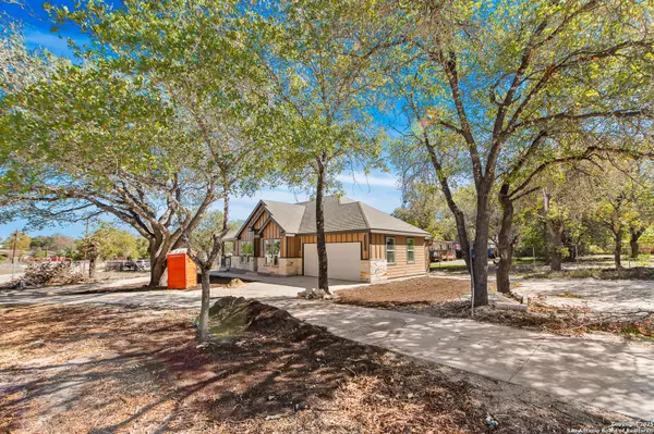 Elmendorf, TX 78112,23102 Shady Forest