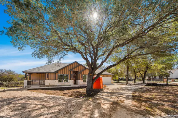 Elmendorf, TX 78112,23102 Shady Forest