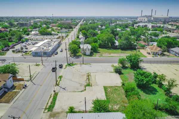 San Antonio, TX 78202,1533 E Houston St