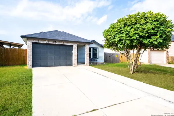 Converse, TX 78109,6619 Highland Grass