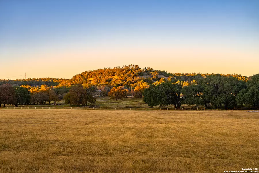 326 Lehne Ln, Fredericksburg, TX 78624