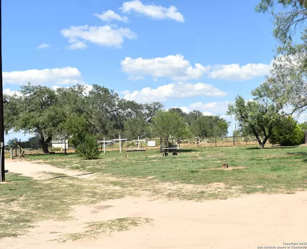 Devine, TX 78016,934 CR 7711