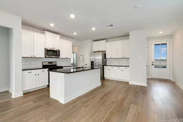 Converse, TX 78109,9507 Crestway Road