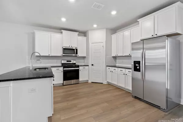 Converse, TX 78109,9520 Nubuck Branch