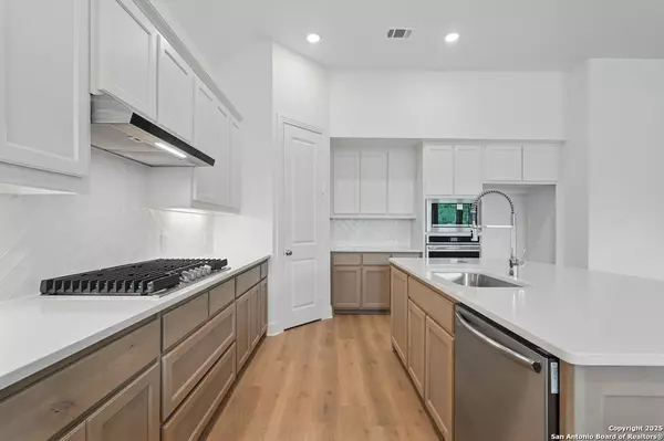 Castroville, TX 78009,270 Lacey Oak