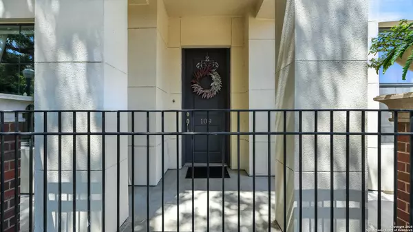 San Antonio, TX 78202,215 Center UNIT 109