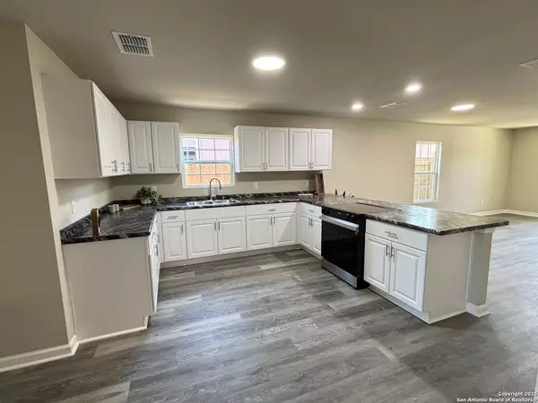 Nixon, TX 78140,704 5th