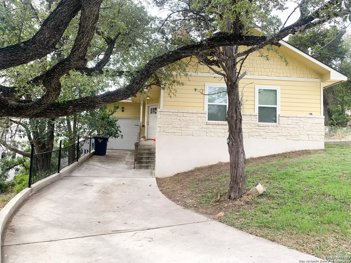 New Braunfels, TX 78132-4727,1069 MADELINE ST