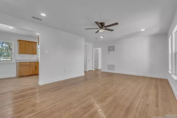 Pleasanton, TX 78064,515 Bensdale