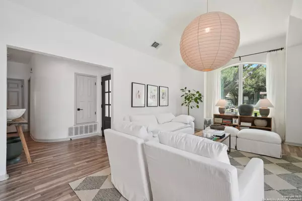 San Antonio, TX 78240,6211 John Chapman