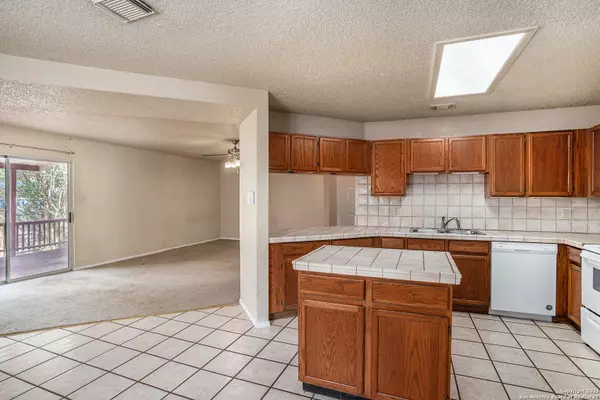 Converse, TX 78109,8015 Talkenhorn