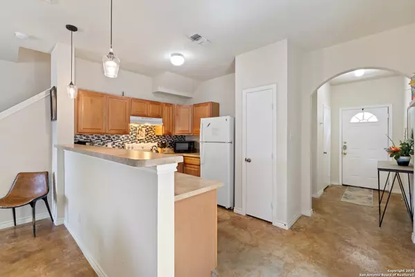 San Antonio, TX 78240-4097,7807 KINGSBURY WOOD UNIT 2