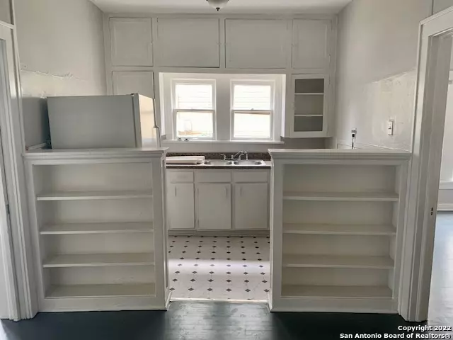 1140 w ashby pl UNIT 1, San Antonio, TX 78201