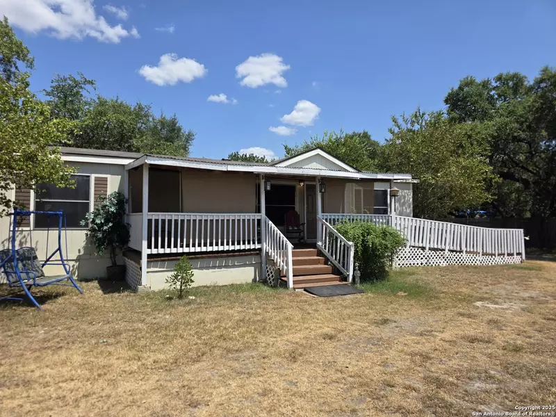 200 Iroquois, Bandera, TX 78003