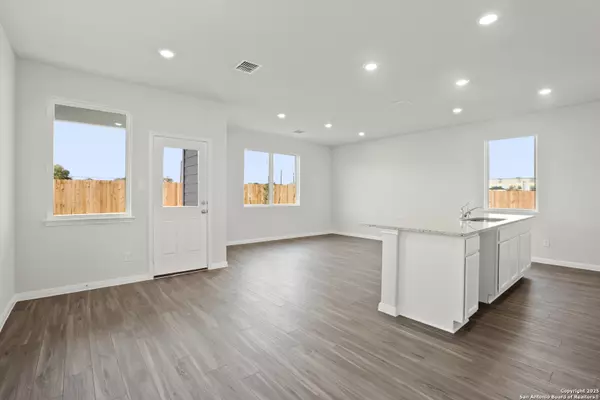 San Antonio, TX 78245,10111 Carnelian Cove