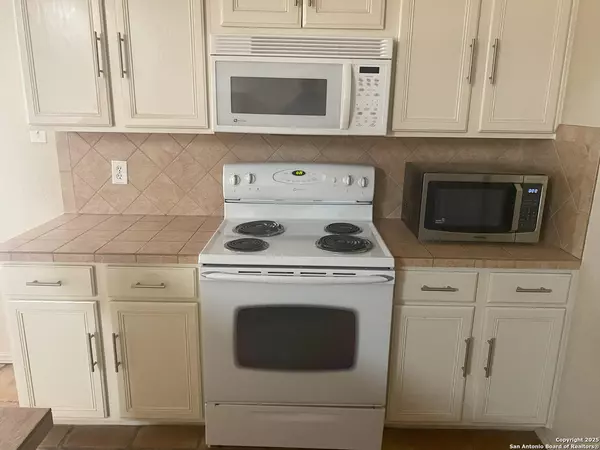 San Antonio, TX 78240,7 pembroke