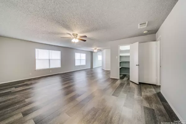 Converse, TX 78109,8010 Chestnut Barr