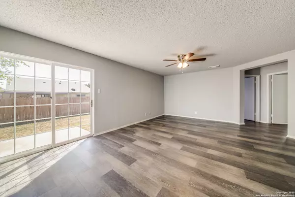 Converse, TX 78109,8010 Chestnut Barr