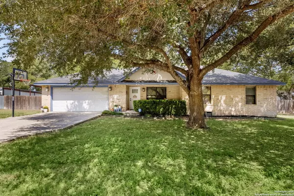 195 Lakeside, Seguin, TX 78155