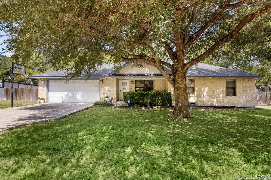 195 Lakeside, Seguin, TX 78155