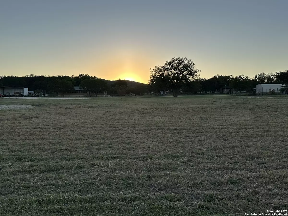 Leakey, TX 78873,304 Summit Dr