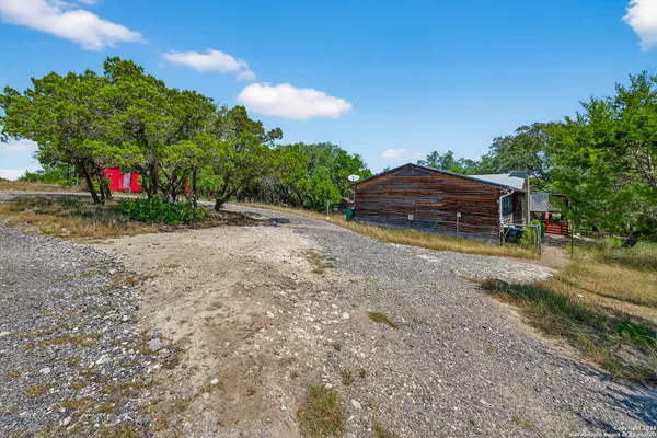 Lakehills, TX 78063,455 Oak View