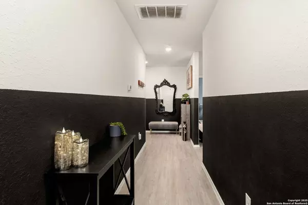 San Antonio, TX 78242,6830 Wolf Vly