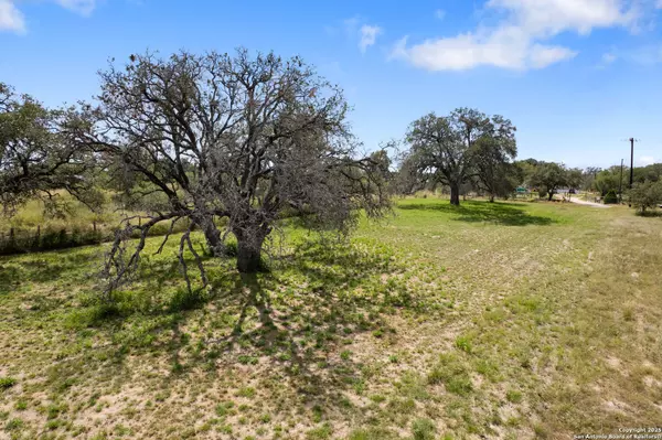 Devine, TX 78016,1 ACRE (TRACT) out of 1081 CR 773