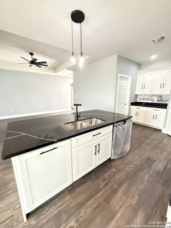 Dhanis, TX 78850,802 CR 520