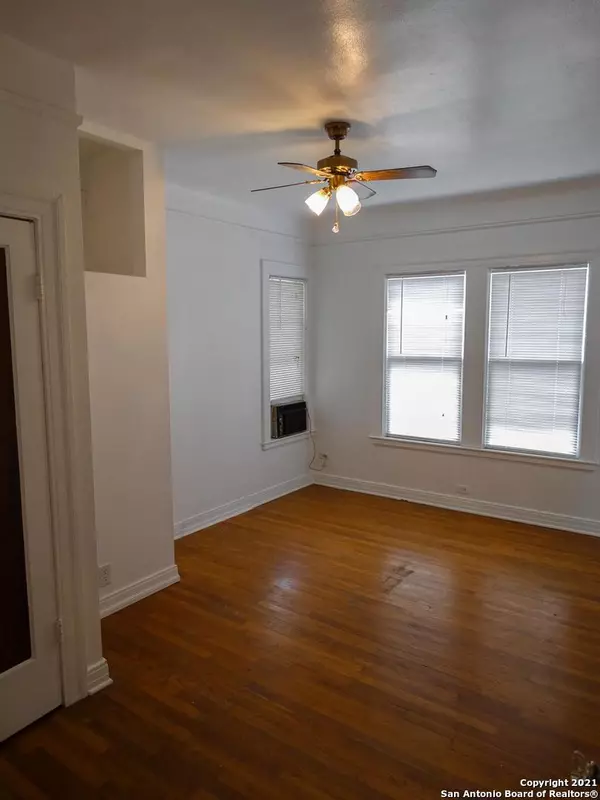 San Antonio, TX 78201-4441,502 FURR DR UNIT 4