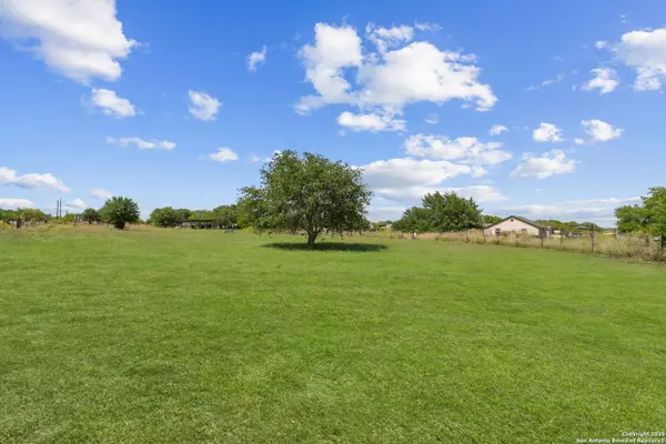 Floresville, TX 78114,2789 County Road 120